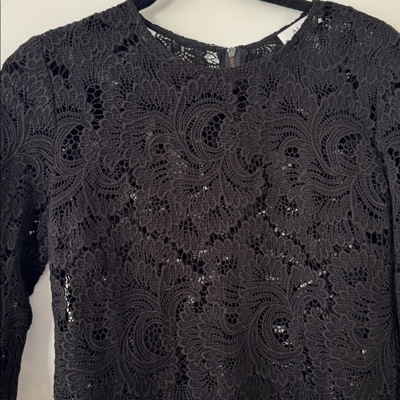 A.L.C. Talia Long-Sleeve Jewel-Neck Cropped Lace Top - Like New, Black, Size 4 - Picture 5 of 9